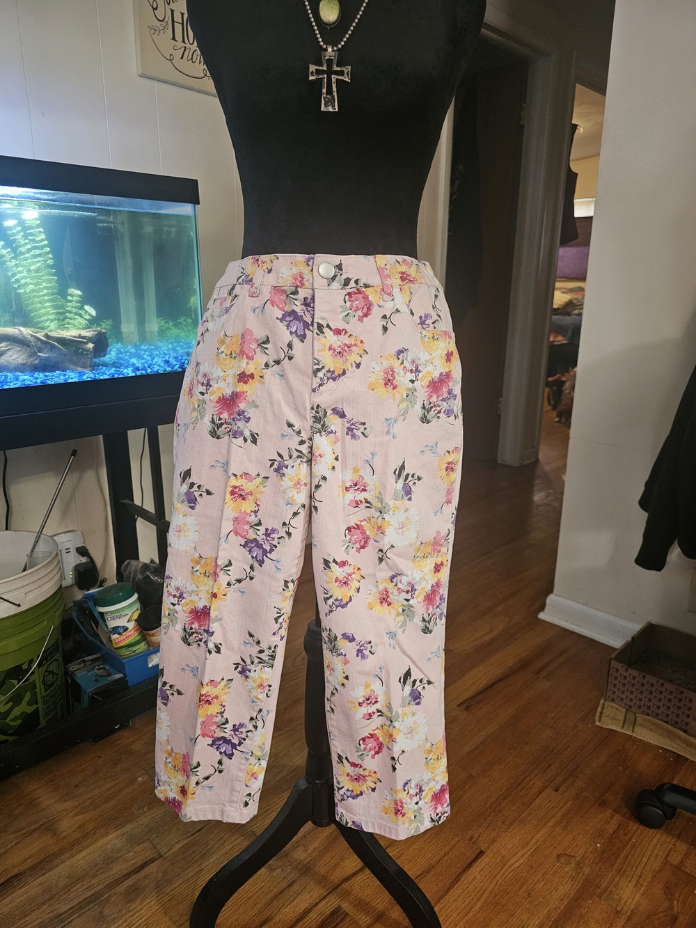 Christopher & Banks Pale Pink Floral Capris
